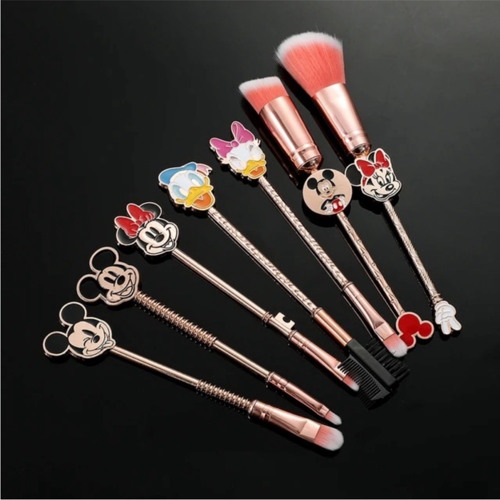 Disney Mickey and Friends Makeup Brush Set - Picture 12 of 13